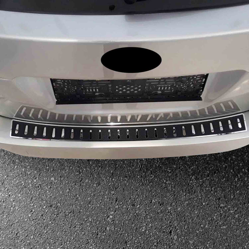 Paraurti di protezione della soglia di carico per Subaru Outback 2015-2025 con pellicole in fibra di carbonio cromate