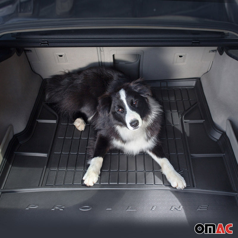 Set di tappetini e vaschetta per bagagliaio OMAC per Volvo XC60 2017-2025 in gomma nera, 5 pezzi